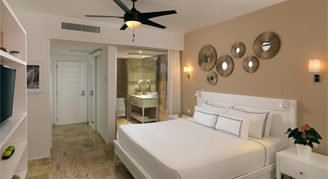 The Level Tropical Palms Suite