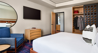 Legend Premium Corner Suite - One King Bed Accessible