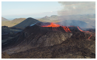 Image of the Hawaiian volcano Mauna Loa, expelling a small amount of lava.