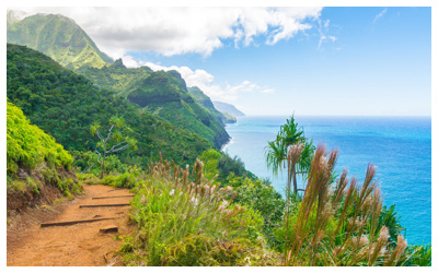 Coastal view of the Na Pali coast and Pacific Ocean